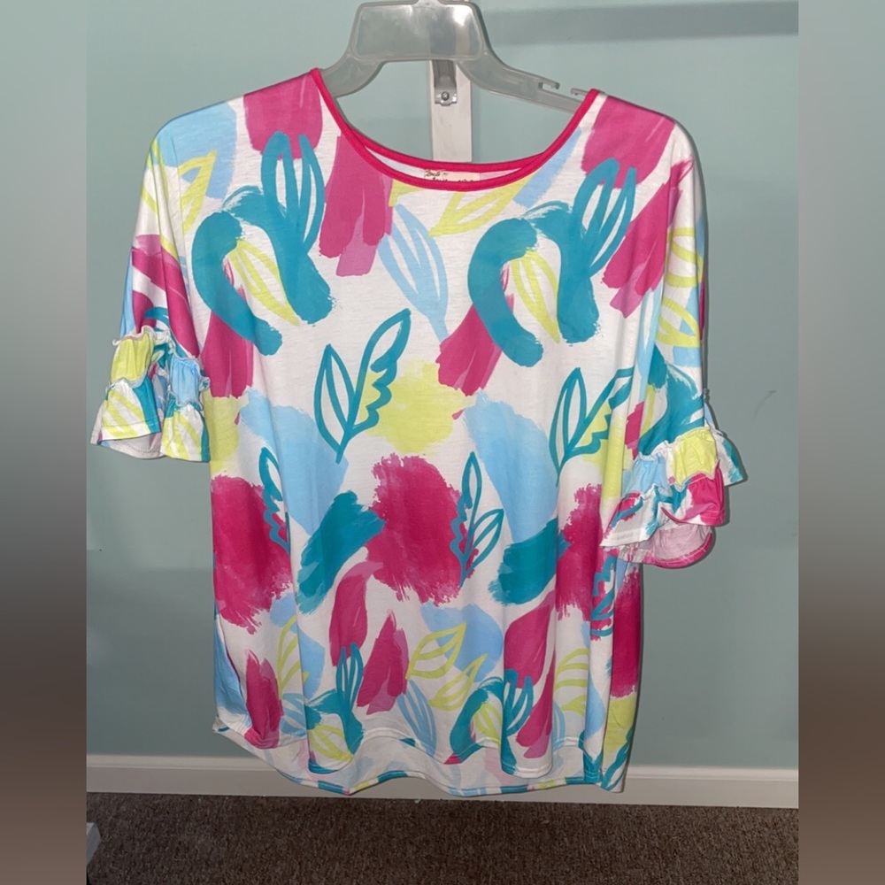 Ruffle sleeve top, bright graphic print size 2xl